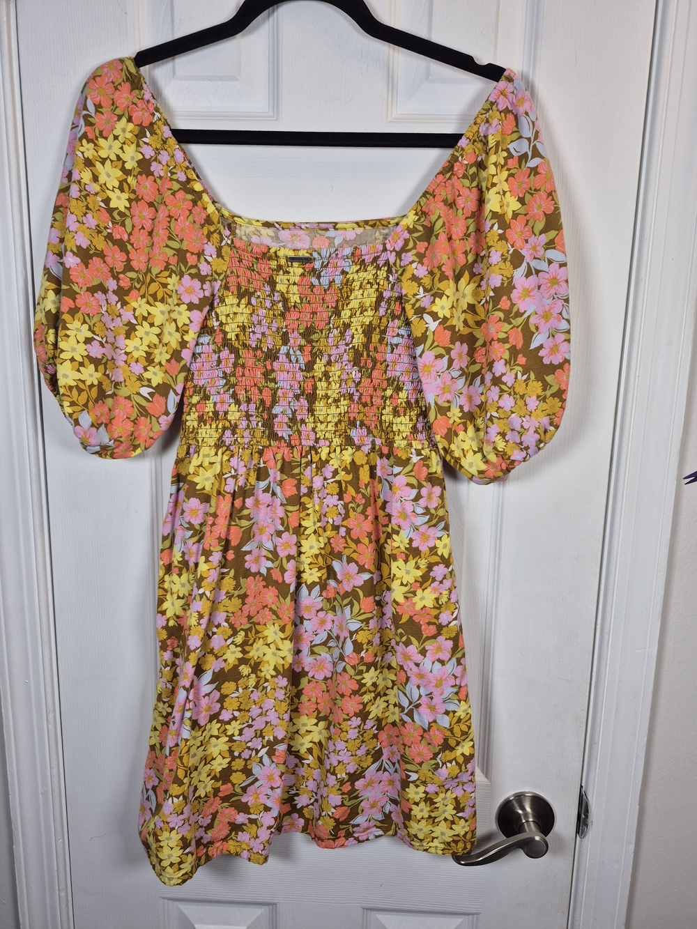 Billabong Paradise Puff Sleeve Floral Mini Dress Size Medium Yellow Pink Retro - Picture 3 of 9